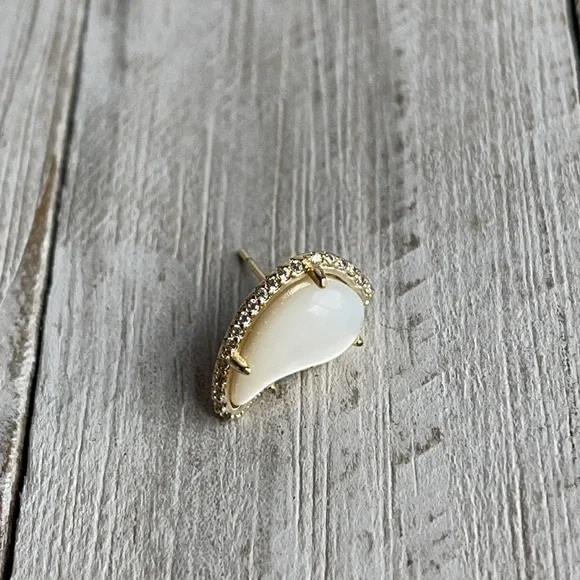 Kendra Scott Temple Stud Earrings Gold NEW - Picture 7 of 8